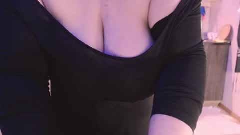 Snapshot of liahsofty chatting on 01/07/25, 05:09 miss Lia colection for travel online show from 01/07/25, 05:09