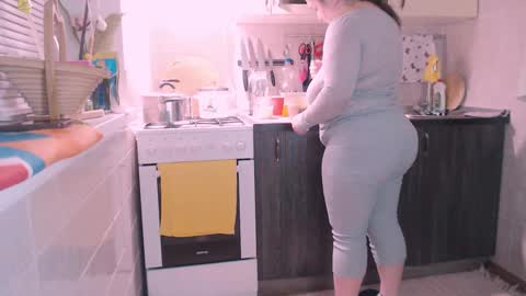 Snapshot of liahsofty chatting on 02/26/25, 04:45 miss Lia colection for travel online show from 02/26/25, 04:45