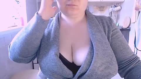 Snapshot of liahsofty chatting on 09/21/25, 05:31 miss Lia colection for travel online show from 09/21/25, 05:31