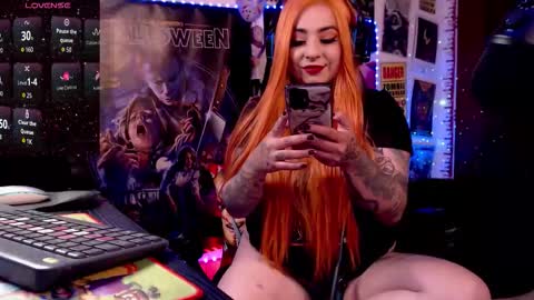 Snapshot of liakoy1 chatting on 10/31/25, 01:06 LiaKoy online show from 10/31/25, 01:06