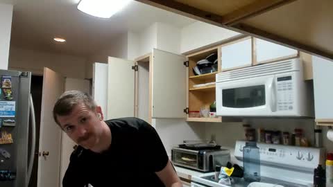 Snapshot of liam_1985 chatting on 01/25/25, 12:17 Liam online show from 01/25/25, 12:17