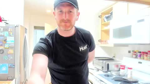 Snapshot of liam_1985 chatting on 02/26/25, 02:37 Liam online show from 02/26/25, 02:37