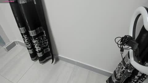 LIAM KLEIN online show from 01/21/25, 11:13