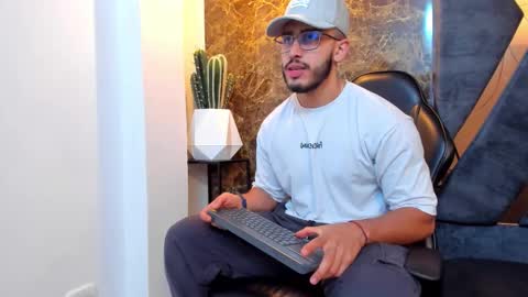 LIAM KLEIN online show from 09/21/25, 03:24