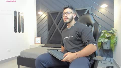 LIAM KLEIN online show from 10/01/25, 11:16