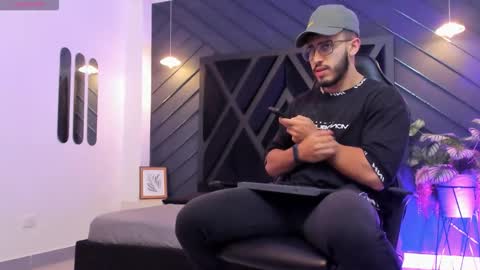 LIAM KLEIN online show from 10/04/25, 11:19