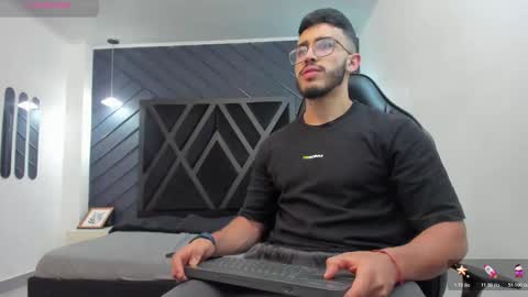 LIAM KLEIN online show from 11/10/25, 11:20