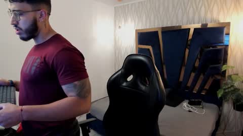 LIAM KLEIN online show from 12/03/25, 11:19