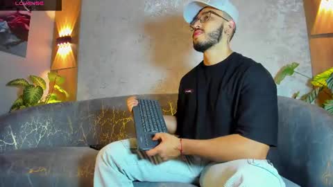 LIAM KLEIN online show from 06/20/26, 11:24