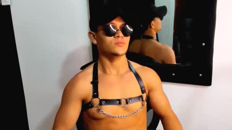 liam_knight online show from 10/31/25, 02:34