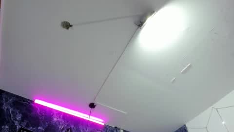 liam online show from 11/11/25, 12:27