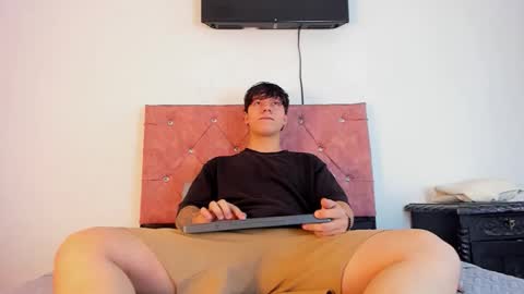 Snapshot of liam_saint chatting on 01/08/26, 12:07 Call me Lian online show from 01/08/26, 12:07