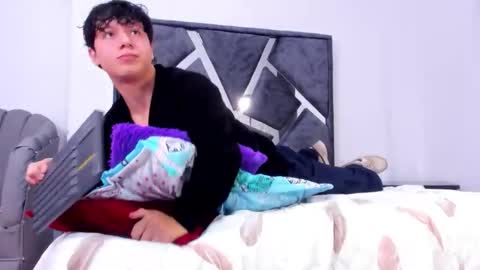 Snapshot of liam_saint chatting on 01/18/26, 12:20 Call me Lian online show from 01/18/26, 12:20