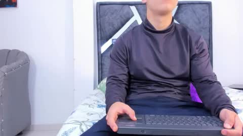 Snapshot of liam_saint chatting on 02/14/26, 12:13 Call me Lian online show from 02/14/26, 12:13