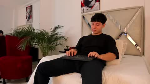 Snapshot of liam_saint chatting on 02/19/26, 12:56 Call me Lian online show from 02/19/26, 12:56