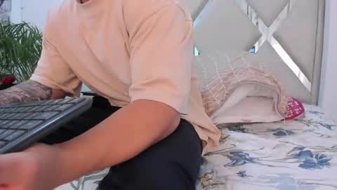 Snapshot of liam_saint chatting on 03/03/26, 12:11 Call me Lian online show from 03/03/26, 12:11