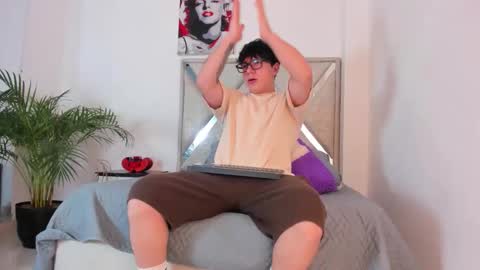 Snapshot of liam_saint chatting on 03/16/26, 12:09 Call me Lian online show from 03/16/26, 12:09