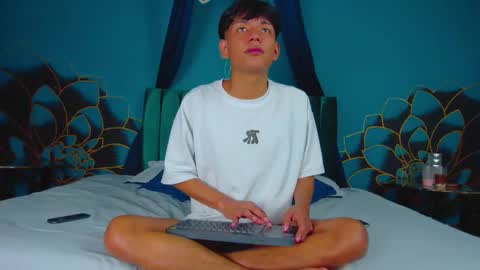 Snapshot of liam_sinclair chatting on 01/18/26, 04:33 Liam online show from 01/18/26, 04:33