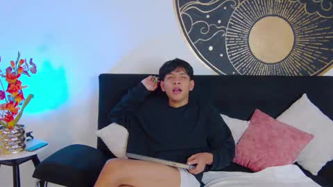 Snapshot of liam_sinclair chatting on 02/19/26, 07:43 Liam online show from 02/19/26, 07:43