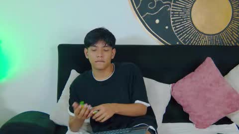 Snapshot of liam_sinclair chatting on 02/20/26, 08:20 Liam online show from 02/20/26, 08:20