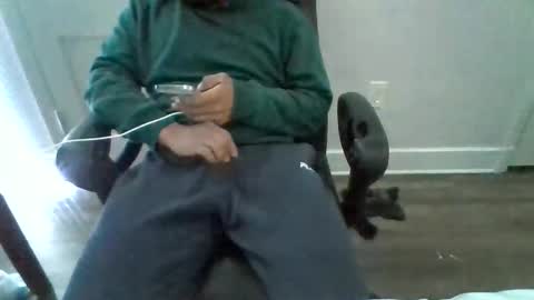 liamk121 online show from 12/19/25, 03:46