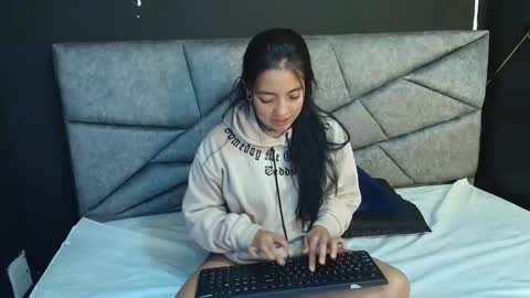 L I A M O N R O E online show from 11/26/25, 11:55