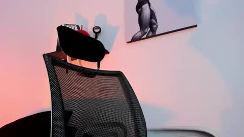 Snapshot of liamreigns_ chatting on 03/04/25, 10:49 liam online show from 03/04/25, 10:49