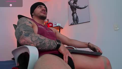 Snapshot of liamreigns_ chatting on 09/22/25, 11:45 liam online show from 09/22/25, 11:45