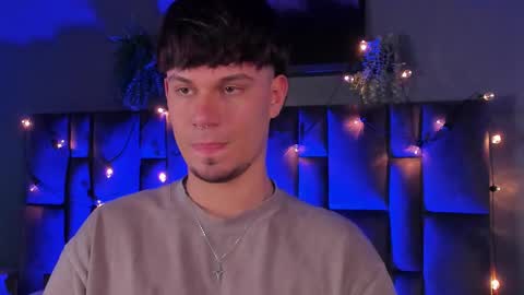 Snapshot of liamthunder05_ chatting on 12/18/25, 08:04 Liam Thunder online show from 12/18/25, 08:04