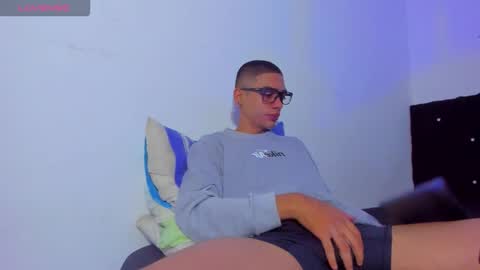 Snapshot of lian_23_ chatting on 10/27/25, 11:58 online show from 10/27/25, 11:58