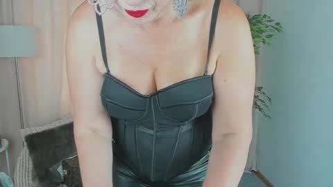 Snapshot of liana_bloom chatting on 06/14/26, 07:32 Liana online show from 06/14/26, 07:32