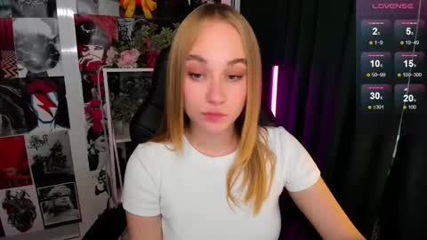 Snapshot of liana_bright chatting on 10/09/25, 03:04 Liana online show from 10/09/25, 03:04