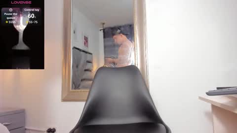 lianfox_ online show from 12/04/25, 02:04