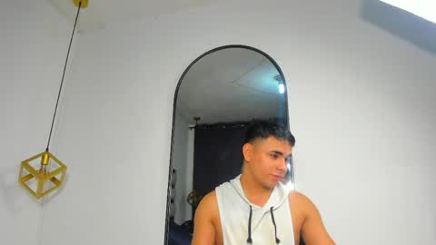 lianfox_ online show from 05/13/26, 12:24