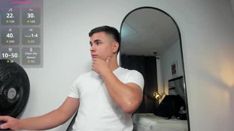 lianfox_ online show from 05/18/26, 12:44
