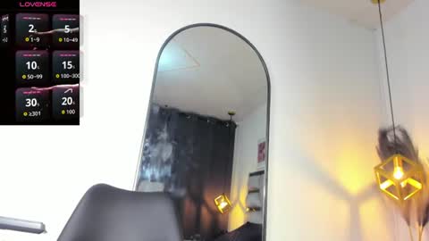 lianfox_ online show from 06/18/26, 12:42