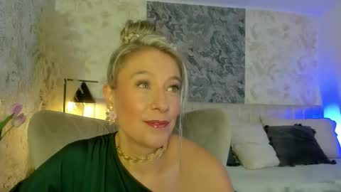 Lian online show from 11/25/25, 07:36