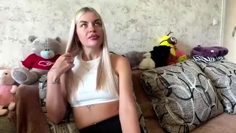 Snapshot of liannetwyman chatting on 05/22/26, 07:48 Lina online show from 05/22/26, 07:48