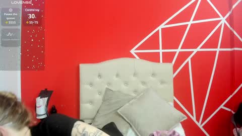 Snapshot of liaroberts1 chatting on 01/04/25, 12:05 Lia Roberts online show from 01/04/25, 12:05