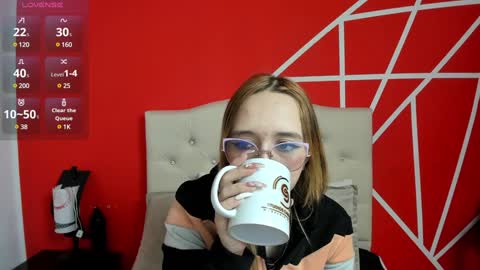 Snapshot of liaroberts1 chatting on 01/15/25, 12:04 Lia Roberts online show from 01/15/25, 12:04