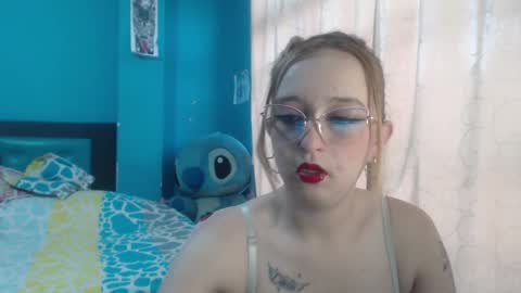 Snapshot of liaroberts1 chatting on 01/25/25, 11:55 Lia Roberts online show from 01/25/25, 11:55