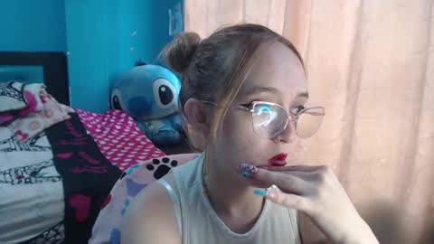 Snapshot of liaroberts1 chatting on 02/10/25, 12:18 Lia Roberts online show from 02/10/25, 12:18