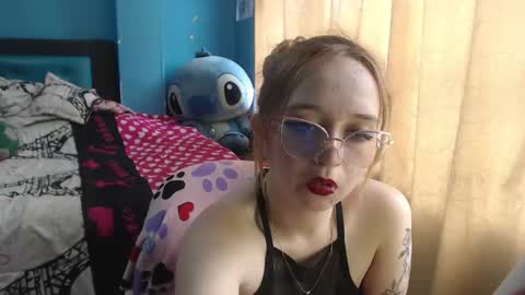 Snapshot of liaroberts1 chatting on 02/11/25, 03:18 Lia Roberts online show from 02/11/25, 03:18