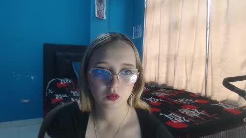 Snapshot of liaroberts1 chatting on 11/24/25, 12:16 Lia Roberts online show from 11/24/25, 12:16