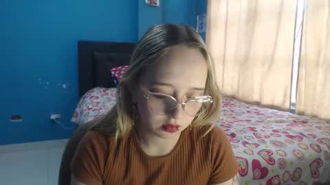 Snapshot of liaroberts1 chatting on 12/04/25, 12:14 Lia Roberts online show from 12/04/25, 12:14