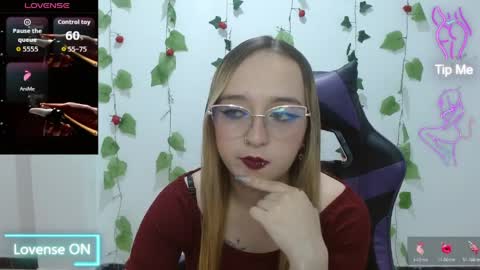 Snapshot of liaroberts1 chatting on 04/08/26, 03:28 Lia Roberts online show from 04/08/26, 03:28