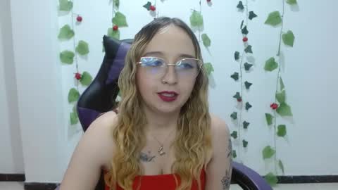 Snapshot of liaroberts1 chatting on 04/17/26, 04:04 Lia Roberts online show from 04/17/26, 04:04