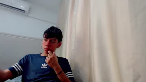 Snapshot of liarr_ chatting on 06/18/26, 06:45 LIAR online show from 06/18/26, 06:45