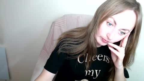 Lia online show from 05/12/26, 12:35