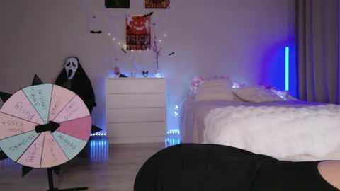 Lia online show from 10/23/25, 08:29